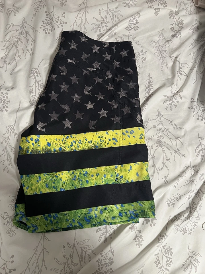 Pantalones Cortos de Pesca Dri Fit Pelagic Para Hombre Verde Dorado Usados Excelente Estado Foto 2 de 4