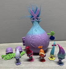 DreamWorks Trolls Pod Playset with 5 Mini Figures  Accessories Poppy Branch
