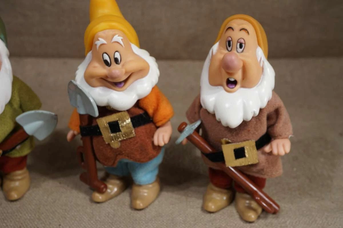 7x vintage Simba Toys Disney Schneewitchen - Die sieben Zwerge