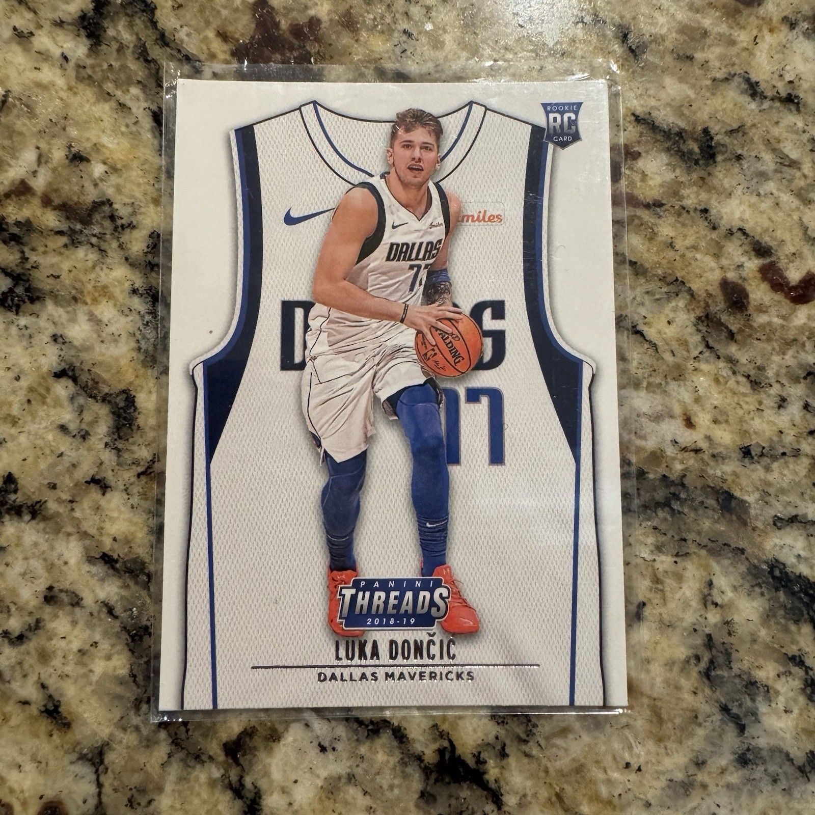 2018-19 Panini Threads Luka Doncic #101 RC Rookie