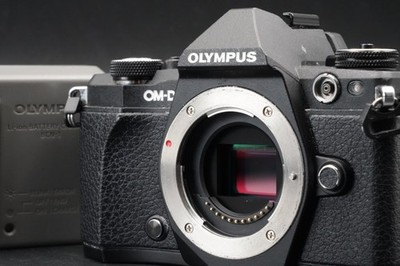 Olympus OM-D E-M5 Mark II 16.1MP Digital SLR Camera Black US Duty Paid 11030
