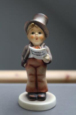 Vintage Berta Hummel W Germany Kleiner Junge mit Gesangblatt ''Street Singer''