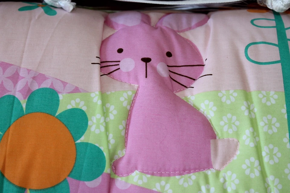 Sumersault Froggy & Friends 10 piezas niña cuna guardería ropa de cama conejo tortuga rosa Foto 2 de 4