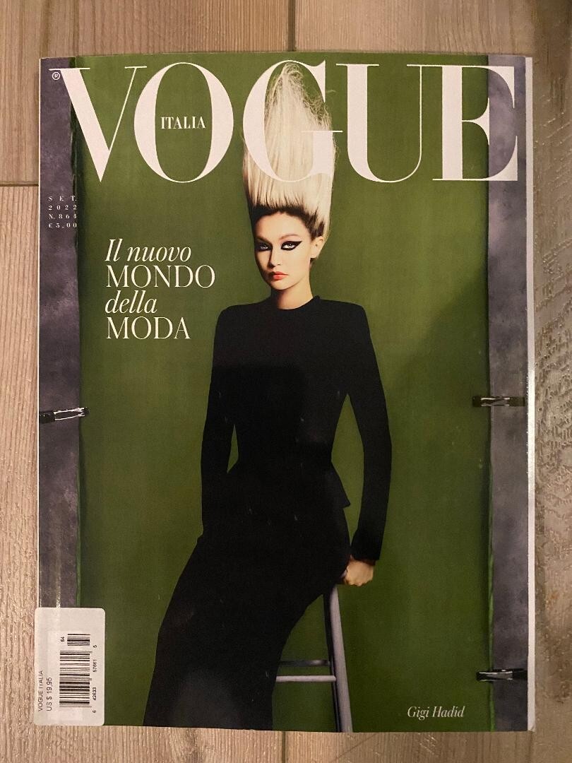 女性情報誌 Vogue Italia Magazine December 2022 女性情報誌 Vogue Italia Magazine December 2022 Vogue Italia