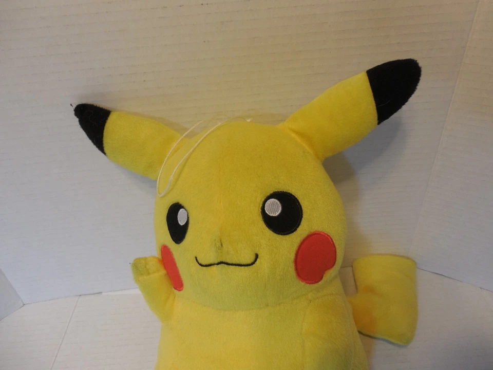 Peluche Banpresto Pokemon Pikachu 36394 Nintendo 11" Foto 2 de 4
