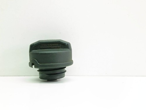 Volkswagen PASSAT B5 1998 Einfülldeckel für den Kraftstofftank UST121873