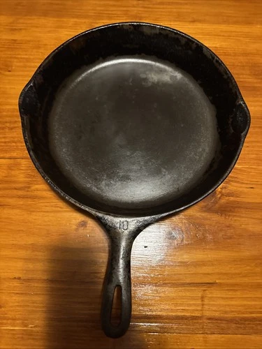 Vintage Unmarked Wagner Ware No. 10  Cast Iron Skillet - 11 3/4” Made in USA