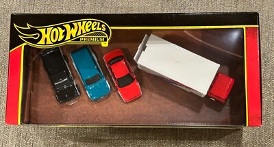 Hot Wheels Premium BRE DATSUN Diorama Set 620 510 Wagon SentraSE-R