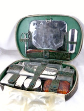 altes Herren-Reise-Necessaire, geprägtes Leder in Kroko-Optik, 50er J.