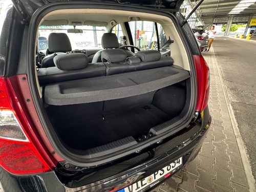 Gebrauchtwagen Hyundai i10, schwarz, Erstzulassung 01/2013, rund 139.000 km - Bild 8 von 12