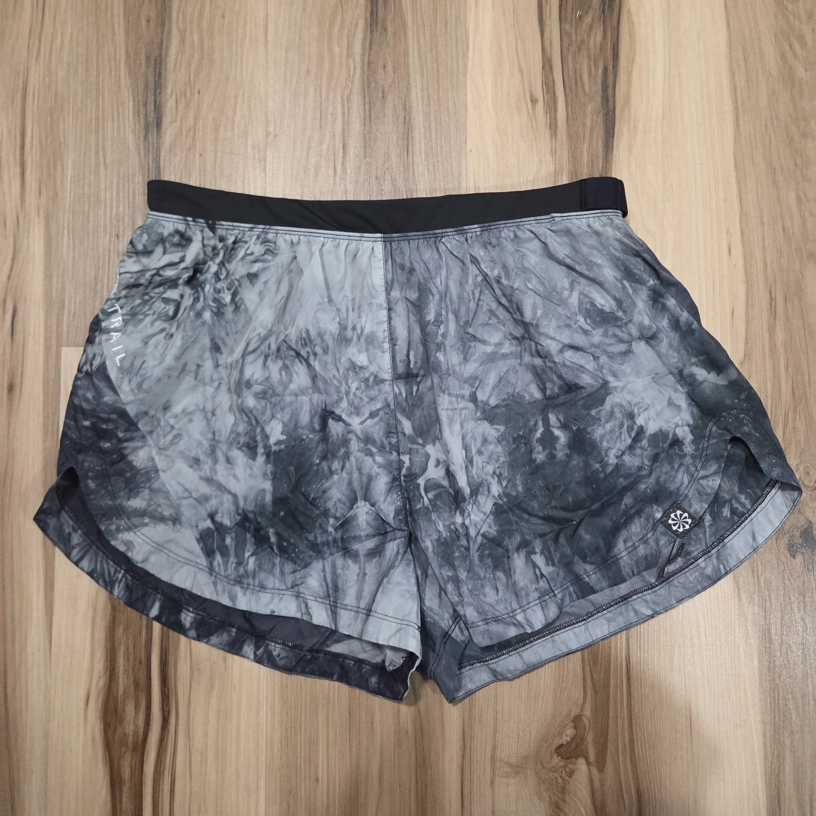 Nike Trail Running Shorts Lined Tie Dye DX1021-010 Womens Large