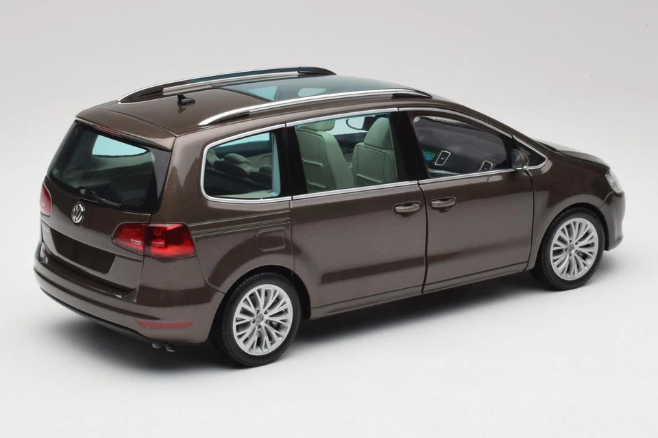 110051001 VW Volkswagen Sharan Roble Marrón Metálico Minichamps 1/18 Foto 3 de 4