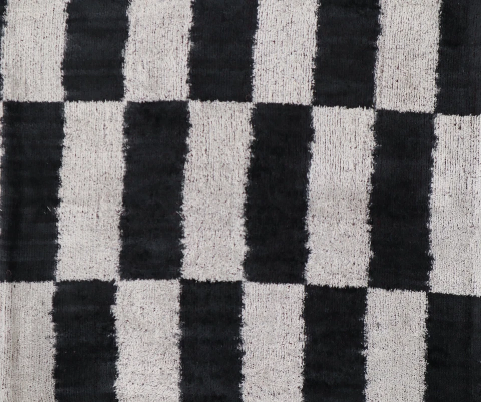 Almohada cuadrada hecha a mano con inserción de plumas de terciopelo negro 16 x 16 pulgadas (40 x 40 cm) Foto 2 de 4