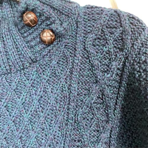 Maglione Aran Market Made in Ireland maglione collo bottoni lana merino blu navy cavo - Foto 7 di 10