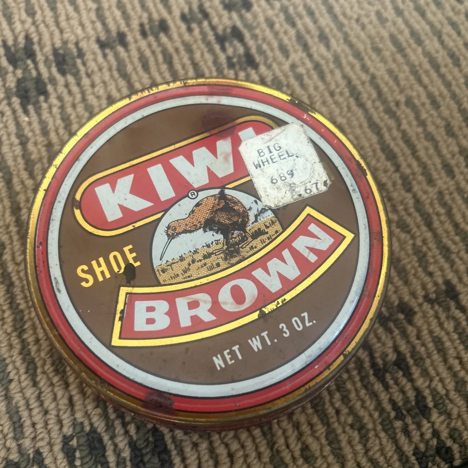 Lata pulidora de zapatos vintage KIWI marrón 3 oz (aproximadamente la mitad llena) con etiqueta de precio antigua Foto 2 de 4