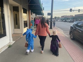 sonic 2 hedgehog costume With Air Filled Head. No tag but  child in Pic Is 4 1/2