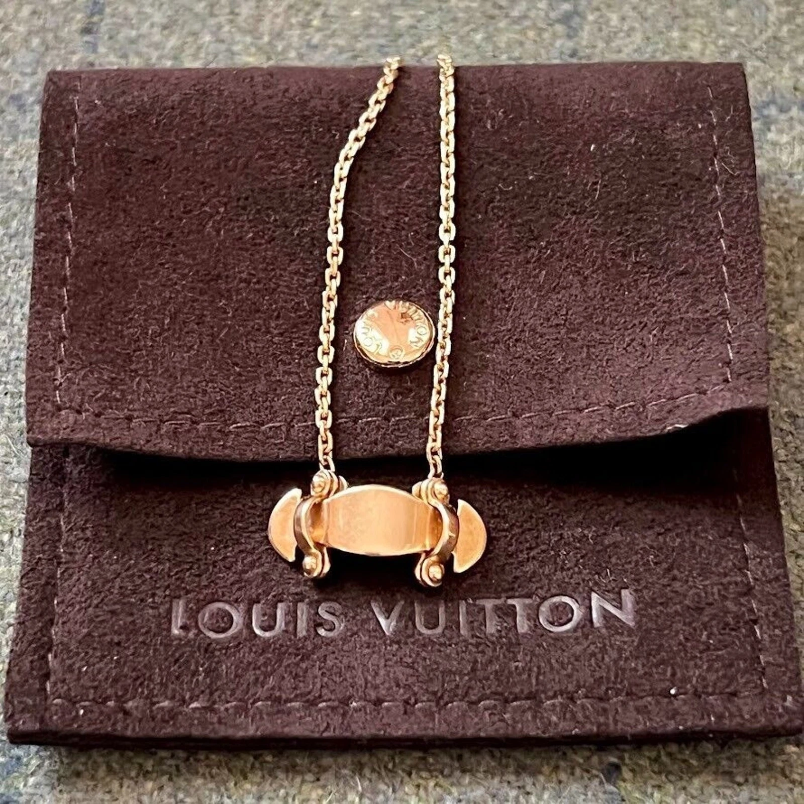 LOUIS VUITTON（LV） Collana con ciondolo LOUIS VUITTON Stand By Me in oro giallo 18 carati 750
