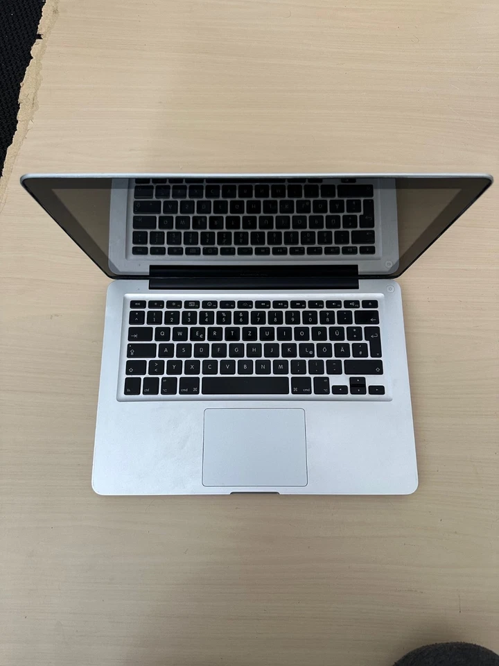 Apple MacBook Pro 13 Zoll Intel Core 2 Duo 2.4, 4GB RAM Ohne HDD Gebraucht - Bild 4 von 4