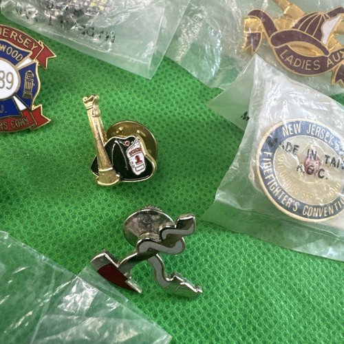 Lot 18 VintageBadges Pin Firefighters Convention Fireman’s - Picture 10 of 10