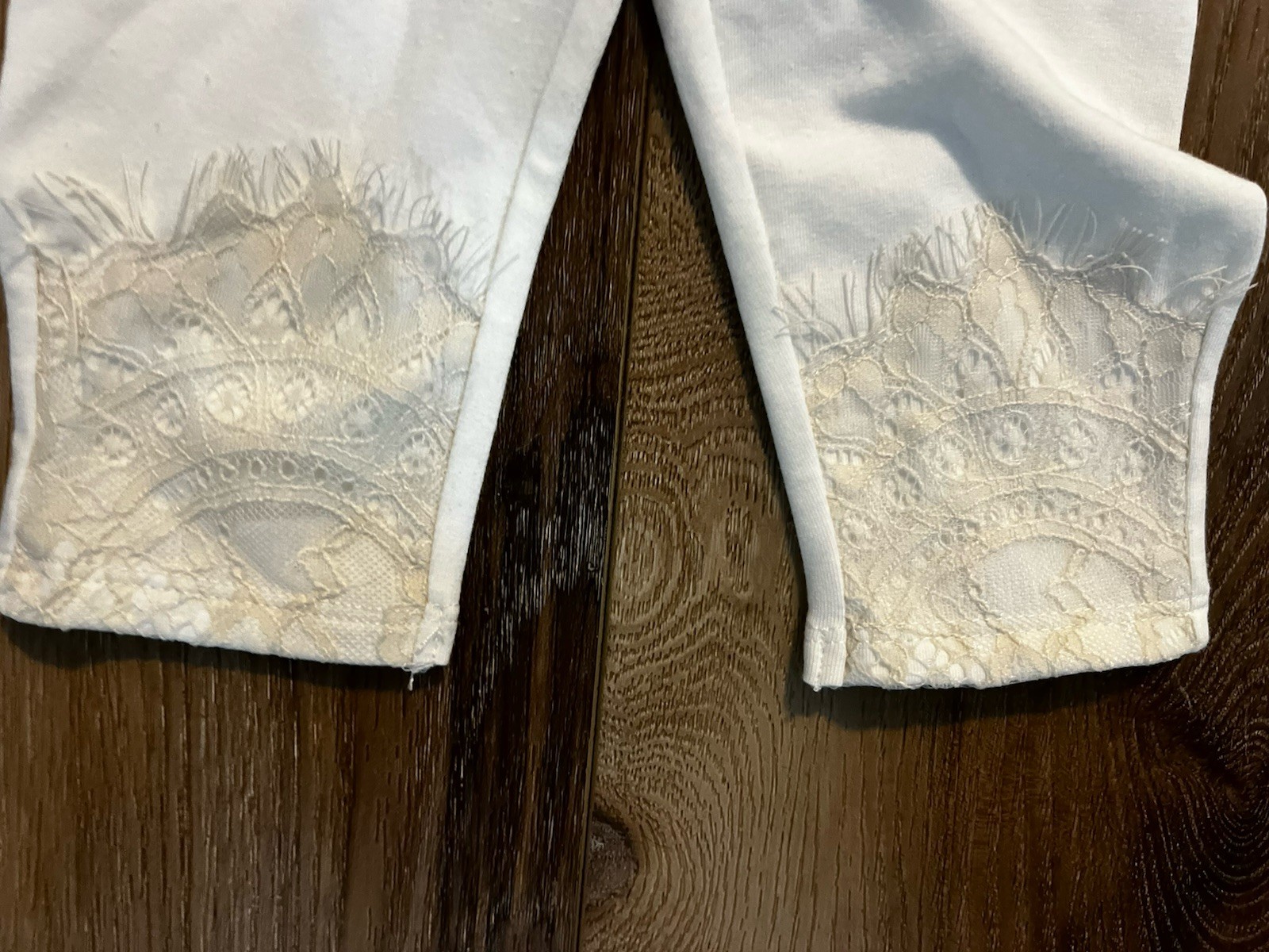 Nannette Baby Girls 2 Piece Outfit Size 6-9 Months White Lacey NWT