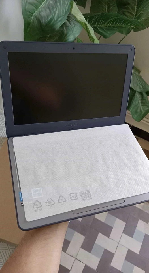 ASUS W202N 11.6” Laptop, 4GB RAM, 64GB Storage, Brand New Sealed, Fast Shipping - Image 3 of 4