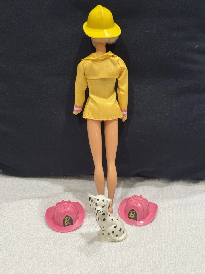 Jaqueta Barbie bombeiro chapéus e 1991 TLC cachorro dálmata sem boneca - Imagem 3 de 4
