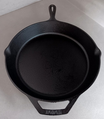 VINTAGE 1970'S LODGE 10SK1 12'' CAST IRON SKILLET NOS