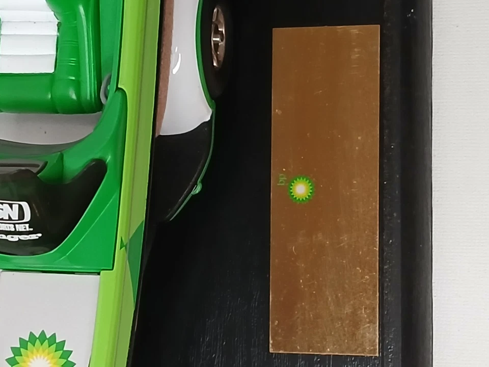 BP Ranger Bass Fishing Diecast Boast 1/24 Scale w/Display Case - Image 4 of 4