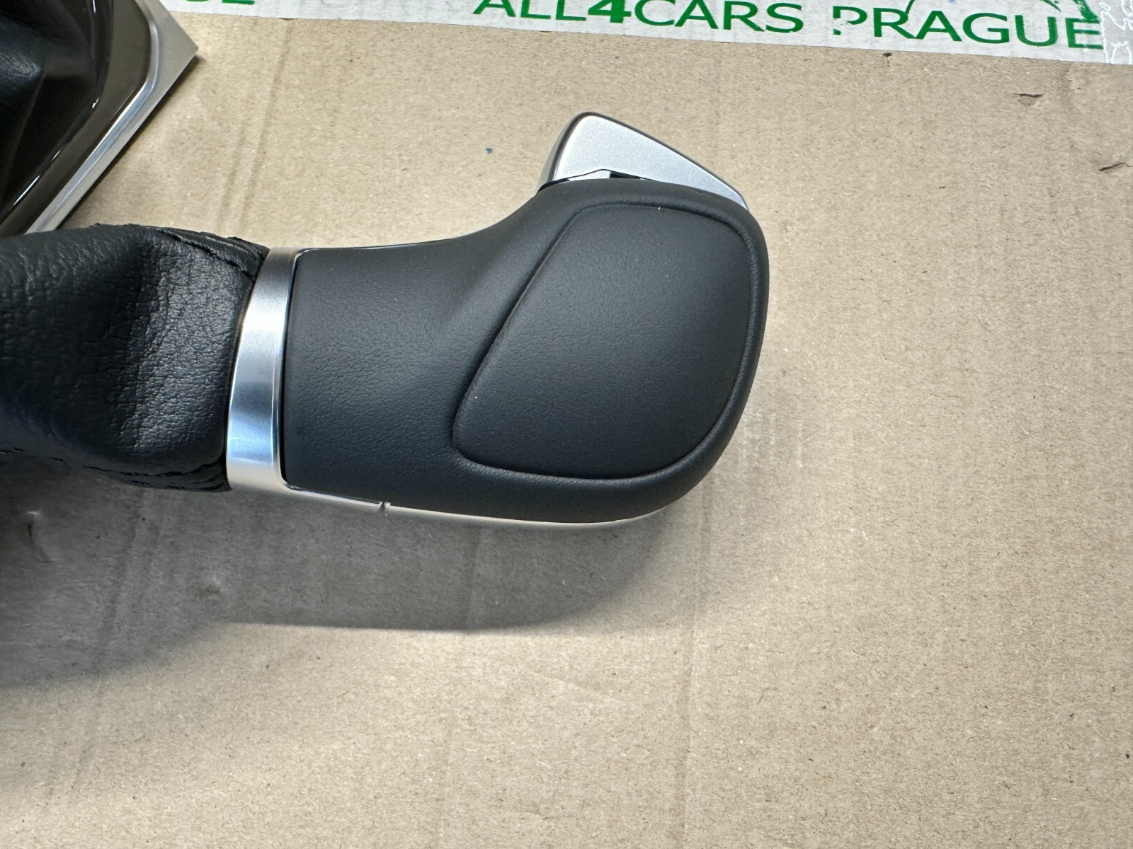 Foto 12 di 24