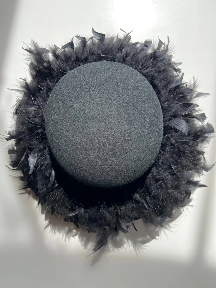 Sombrero vintage Betmar New York negro con plumas 100 % lana Foto 3 de 4