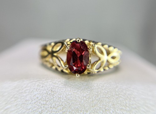 Vintage 14k Yellow Gold Oval Natural Rhodolite Garnet Solitaire Ring - Afbeelding 1 van 5