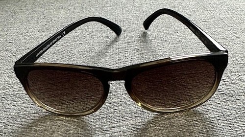 UNITED COLORS OF BENETTON KIDS BROWN PLASTIC FRAME Sunglasses BB59301 130 - Picture 3 of 9
