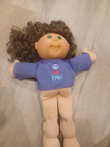 VINTAGE CABBAGE PATCH KID PEACE LOVE AND CPK PURPLE SHIRT FRECKLES DOLL TOY