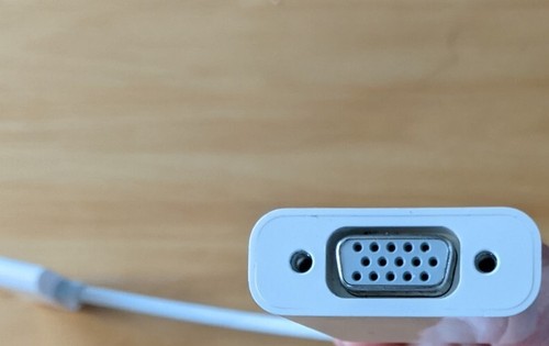 Apple 30 pin to VGA Adapter A1368 MC552ZM/B - 第 2/3 張圖片