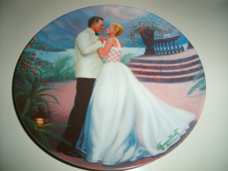1987 KNOWLES SOUTH PACIFIC "SOME ENCHANTED EVENING" COLLECTOR PLATE IN BOX