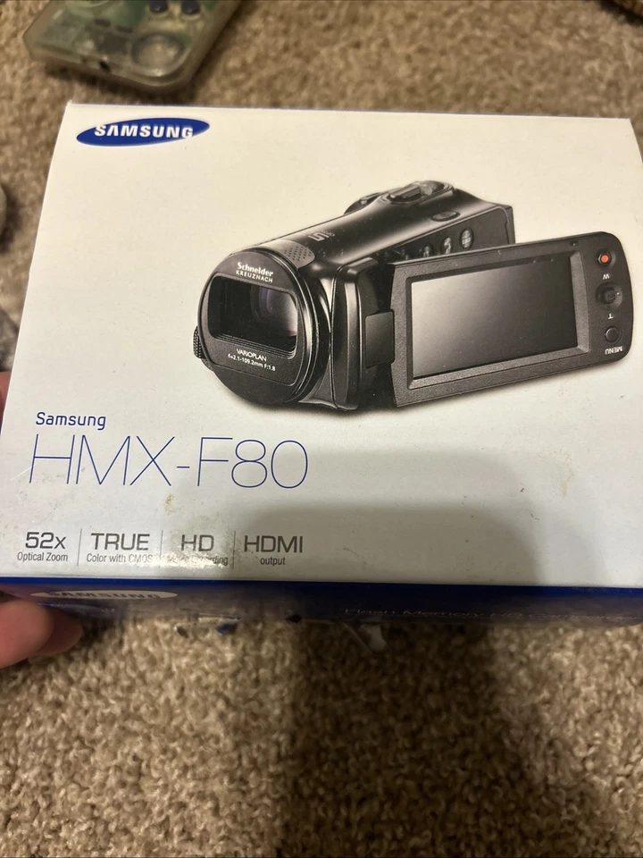 Videocámara digital portátil Samsung HMX-F80 negra con pantalla LCD CMOS Full HD Foto 2 de 2