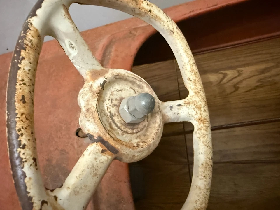 Coche de pedales Western Flyer Fire Chief de colección frente plano Foto 3 de 4