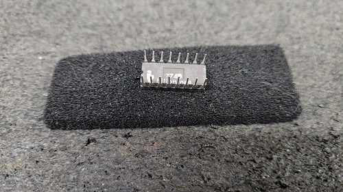 INTEL D2104A-1 4096 X 1 MEMORY VINTAGE IC NOS - USA SELLER ULTRA FAST SHIPPING - Picture 2 of 2