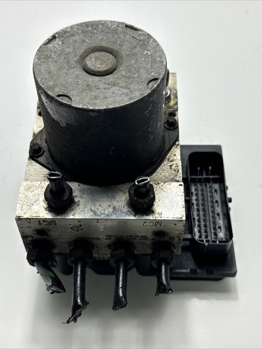 2007 Chevrolet Tahoe Yukon V8 ABS Antilock Brake pump module 15905732 - Picture 3 of 12