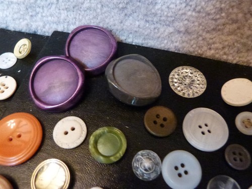 Vintage Button Lot 1930s -1970s 3+ lbs mixed age material color size & shank #98 - Picture 13 of 24