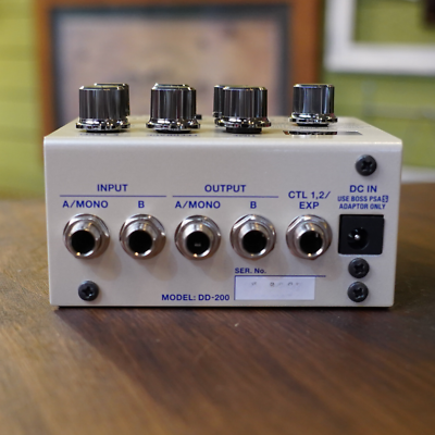 BOSS DD-200 DIGITAL DELAY 12 Delay Modes Standard Analog Tape Drum