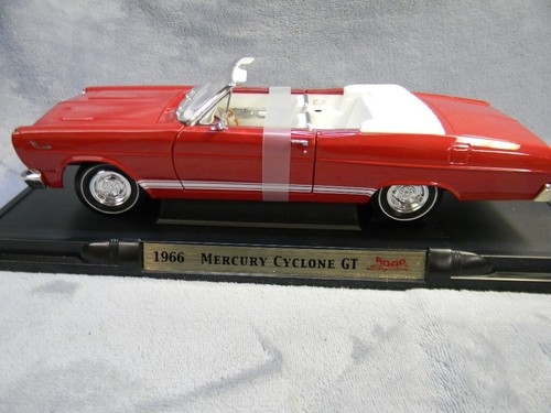 1/18 SCALE ROAD SIGNATURE 1966 MERCURY CYCLONE GT CONVERTIBLE RED DIECAST CAR - Picture 3 of 17