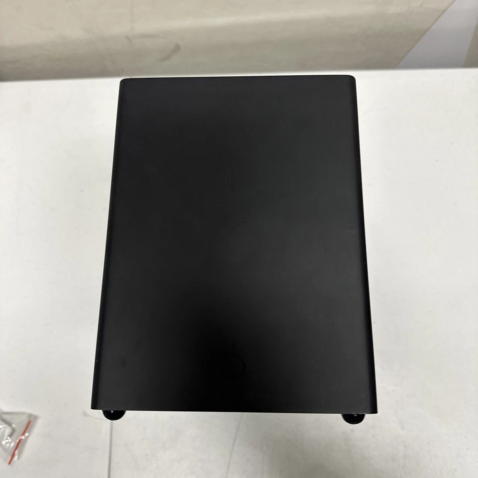 Estuche LOUQE Ghost S1 ITX con elevador + sombrero de copa - Caja original Foto 3 de 4