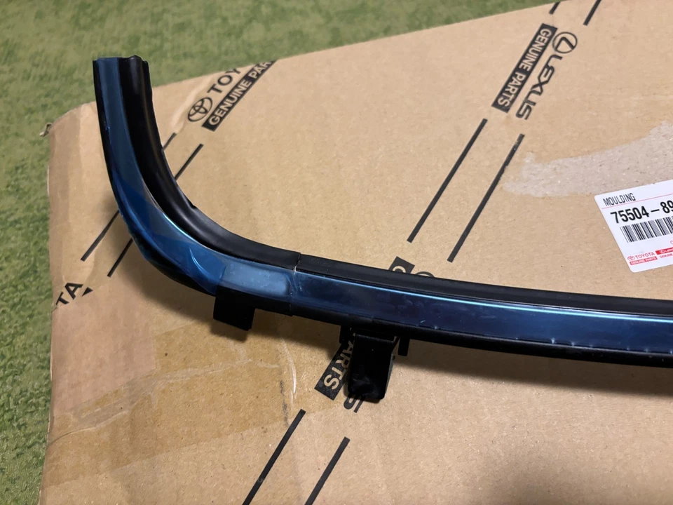 Toyota Genuine 4Runner Pickup 89-95 Chrome Front Lower Windshield Molding OEM Foto 3 de 4