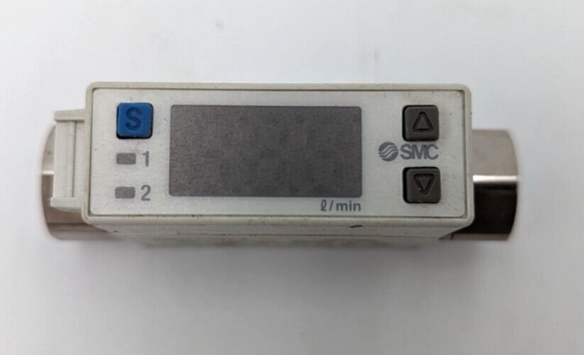 1 PCS NEW IN BOX SMC Flow Switch PFM711 C6 A M