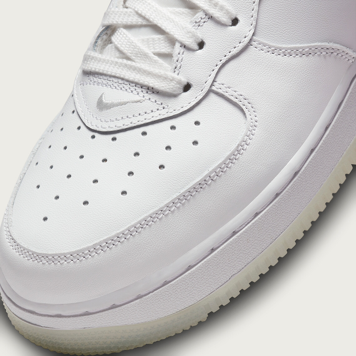 Admiral ホワイト ベージュ　プリーツスコートFILAバボラNIKE Admiral ホワイト ベージュ プリーツスコートFILAバボラNIKE