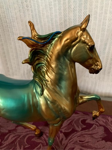 Breyer Model Horses Breyerfest Surprise Horse Deco Saddlebred Horse Glossy - Picture 3 of 4