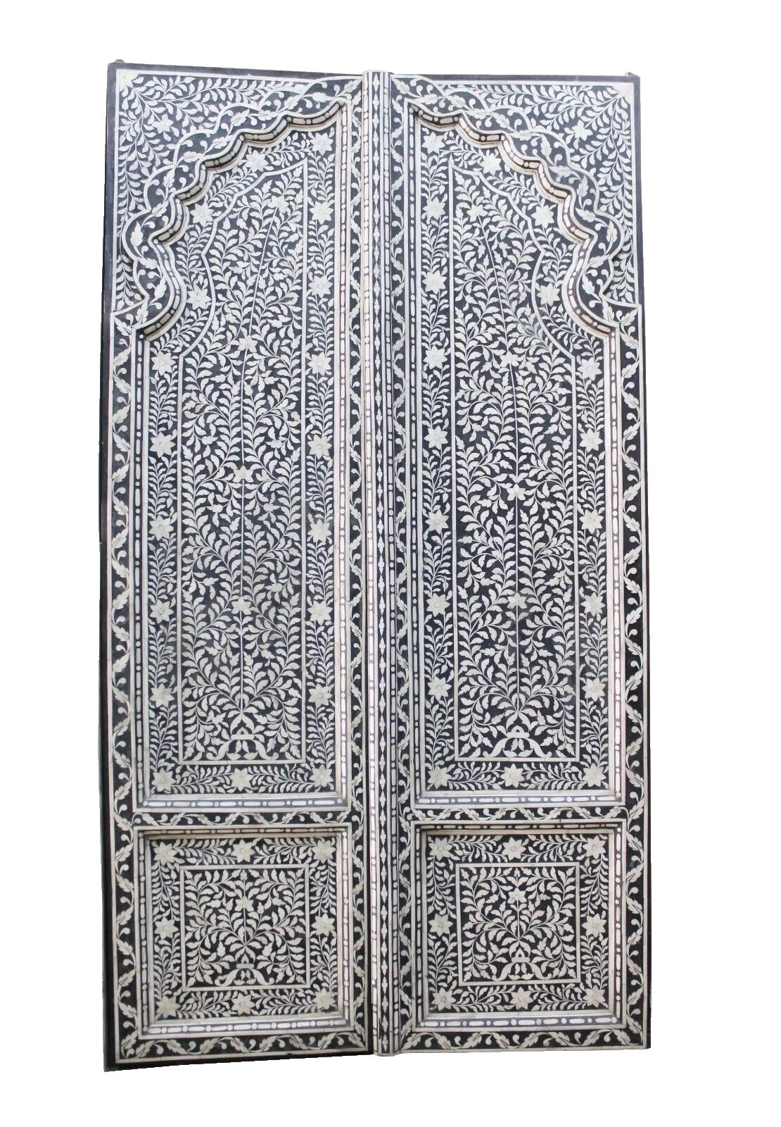 木制黑色建筑与花园古董