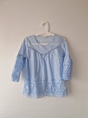   Hellblaue Bluse mit Lochstickerei von VILA   Größe 34/XS - Damen Kleidung