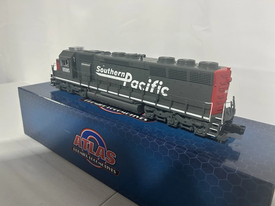 Atlas Premier Southern Pacific SD45 Diesel Locomotive 30138265 PS3 #8595 - Image 3 of 4